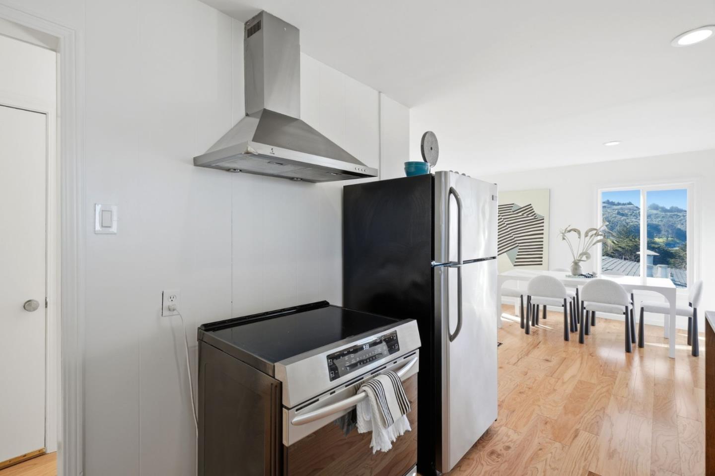 Detail Gallery Image 13 of 76 For 14 Cragmont Ct, Pacifica,  CA 94044 - 3 Beds | 2 Baths