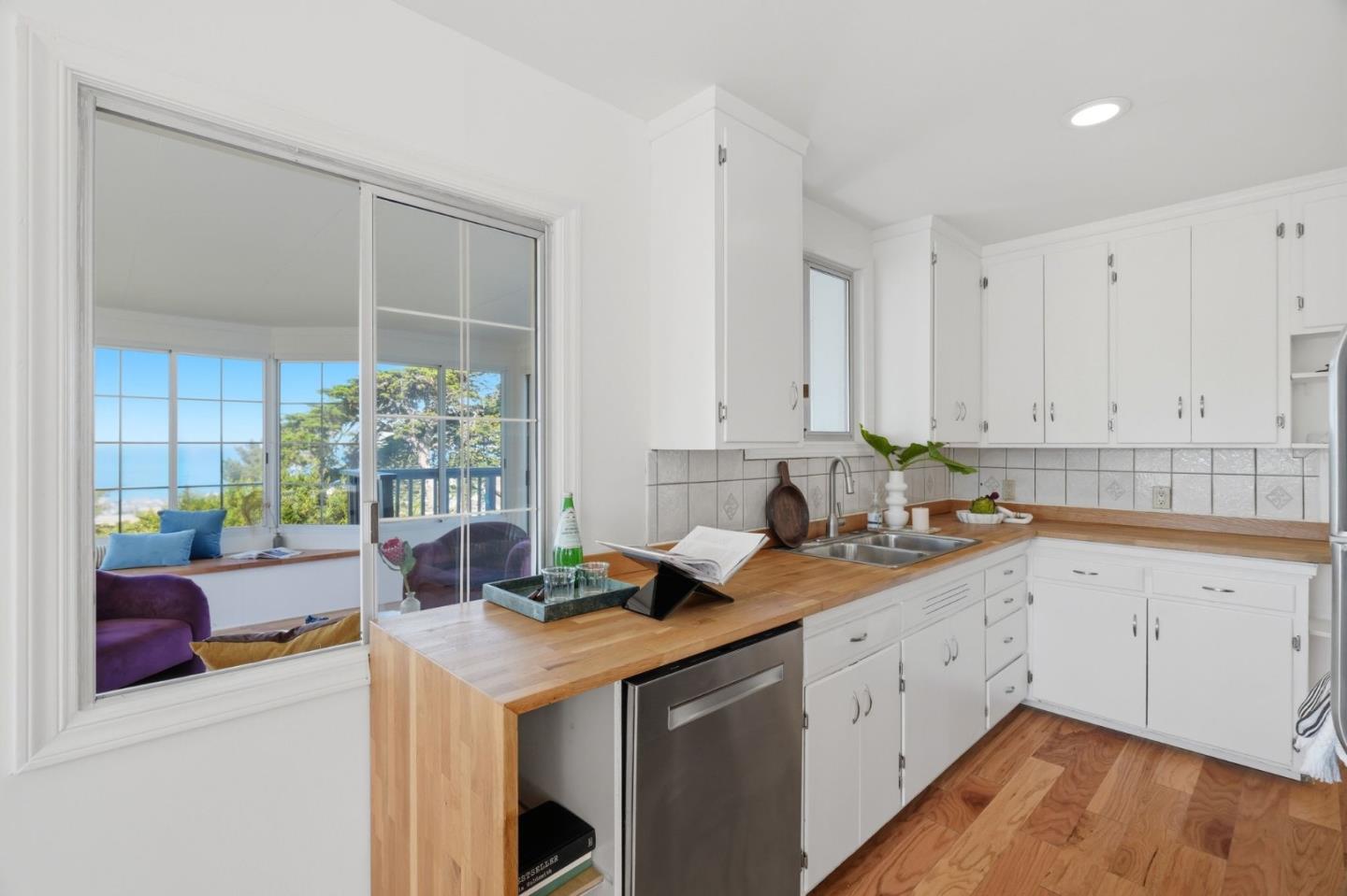 Detail Gallery Image 15 of 76 For 14 Cragmont Ct, Pacifica,  CA 94044 - 3 Beds | 2 Baths