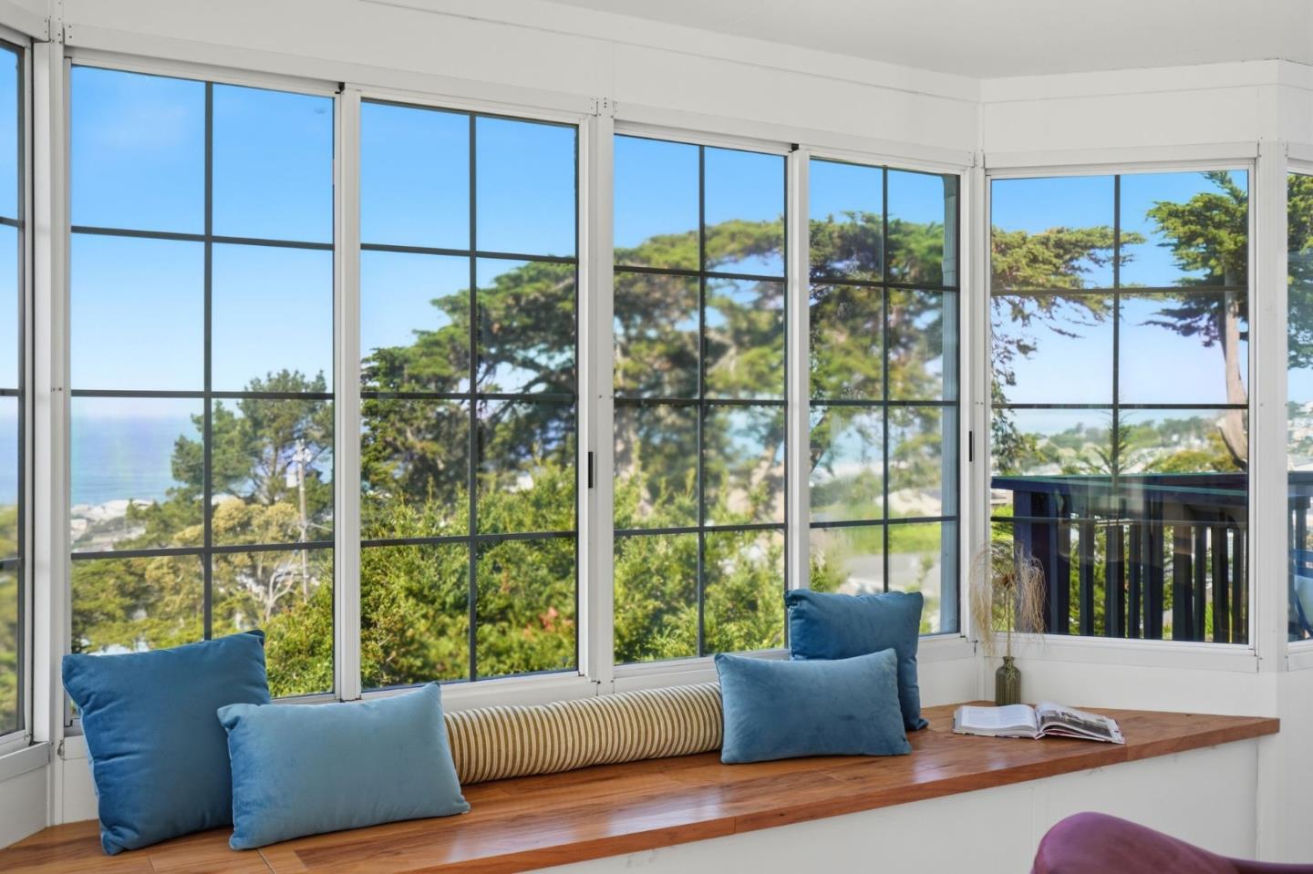 Detail Gallery Image 18 of 76 For 14 Cragmont Ct, Pacifica,  CA 94044 - 3 Beds | 2 Baths