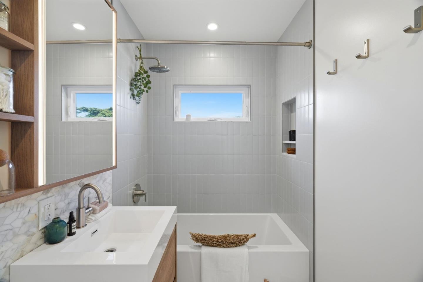 Detail Gallery Image 30 of 76 For 14 Cragmont Ct, Pacifica,  CA 94044 - 3 Beds | 2 Baths