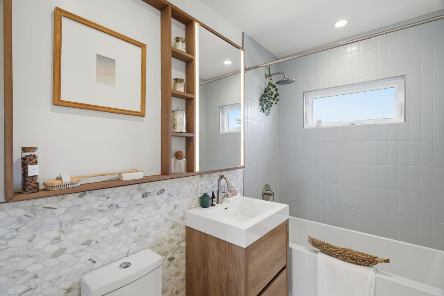 Detail Gallery Image 32 of 76 For 14 Cragmont Ct, Pacifica,  CA 94044 - 3 Beds | 2 Baths