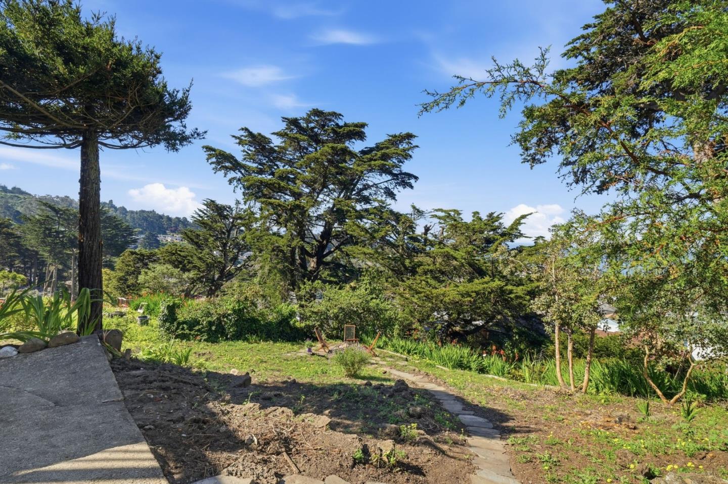 Detail Gallery Image 45 of 76 For 14 Cragmont Ct, Pacifica,  CA 94044 - 3 Beds | 2 Baths