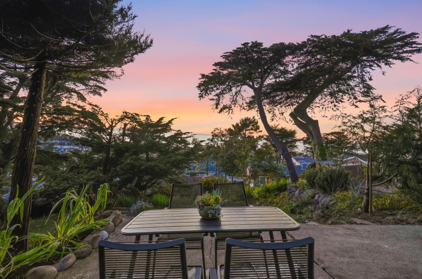 Detail Gallery Image 58 of 76 For 14 Cragmont Ct, Pacifica,  CA 94044 - 3 Beds | 2 Baths