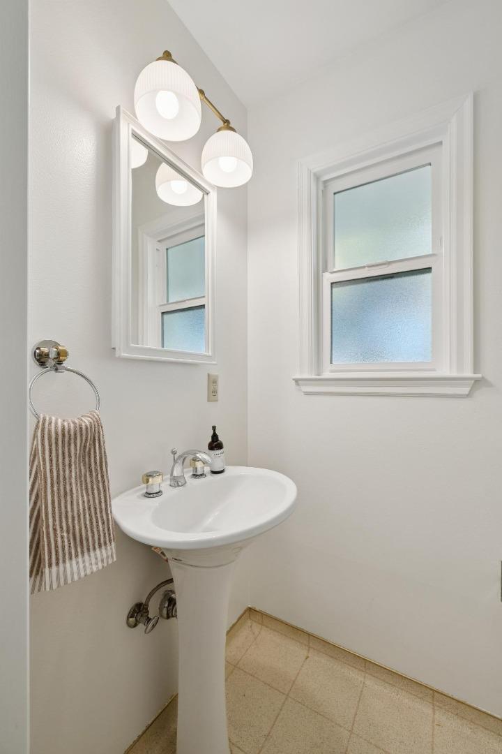 Detail Gallery Image 20 of 31 For 822 Amber Ln, Los Altos,  CA 94024 - 3 Beds | 2/1 Baths