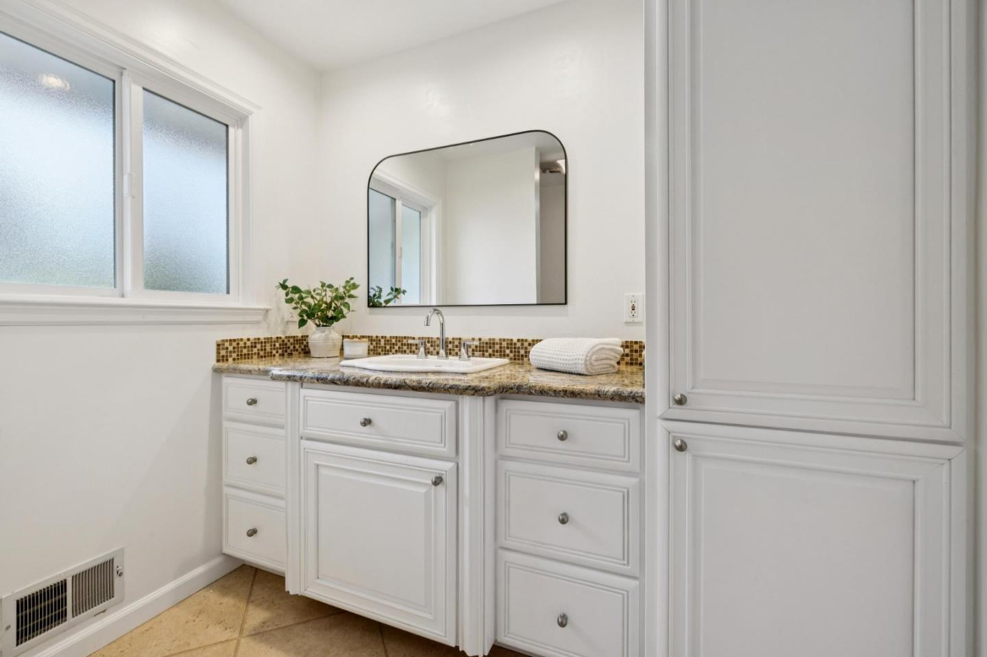 Detail Gallery Image 26 of 31 For 822 Amber Ln, Los Altos,  CA 94024 - 3 Beds | 2/1 Baths