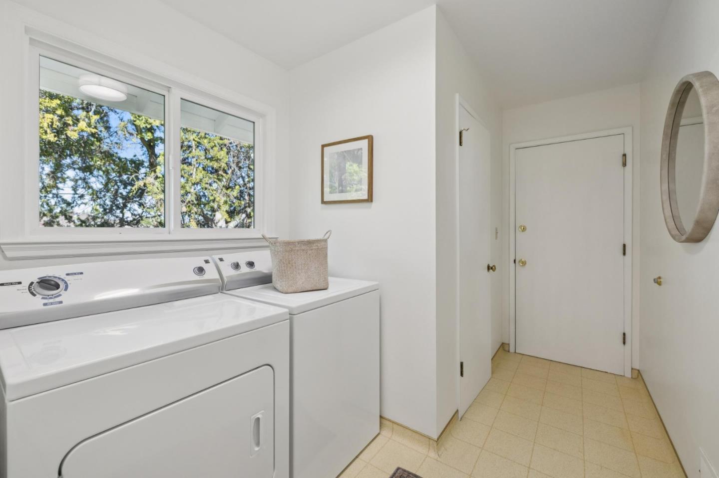 Detail Gallery Image 27 of 31 For 822 Amber Ln, Los Altos,  CA 94024 - 3 Beds | 2/1 Baths