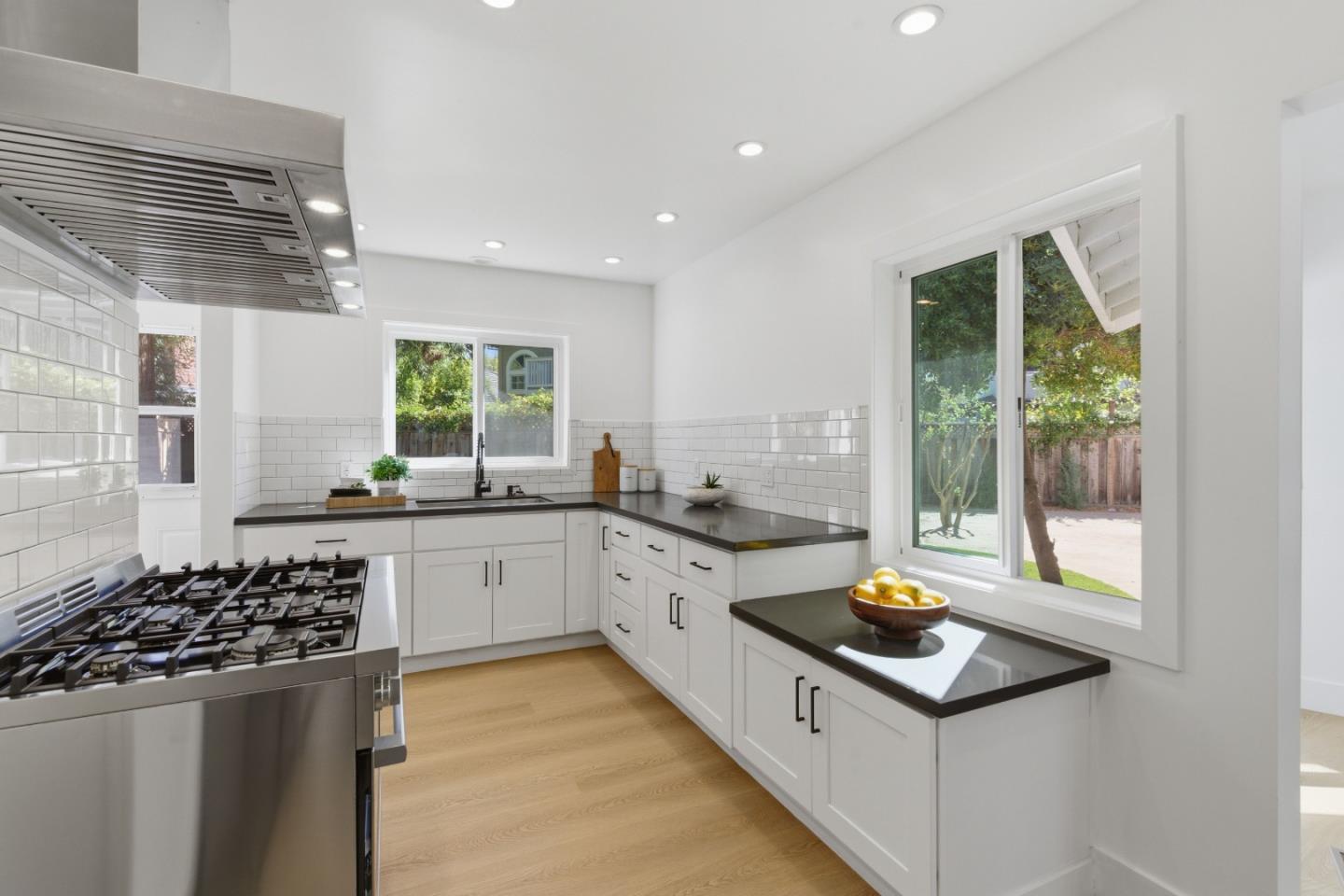 Detail Gallery Image 13 of 50 For 580 Green Manor Ct, Palo Alto,  CA 94301 - 3 Beds | 2 Baths