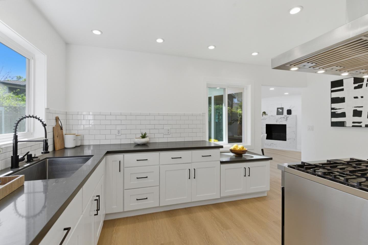 Detail Gallery Image 15 of 50 For 580 Green Manor Ct, Palo Alto,  CA 94301 - 3 Beds | 2 Baths