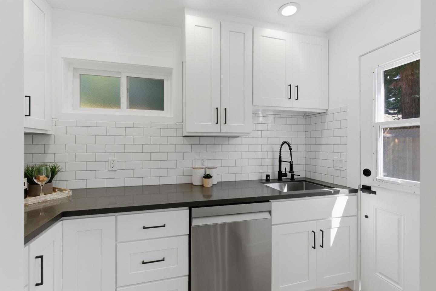 Detail Gallery Image 17 of 50 For 580 Green Manor Ct, Palo Alto,  CA 94301 - 3 Beds | 2 Baths