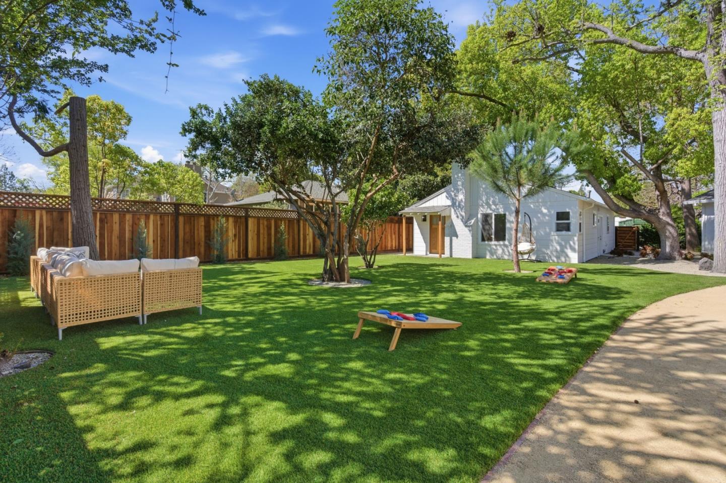 Detail Gallery Image 2 of 50 For 580 Green Manor Ct, Palo Alto,  CA 94301 - 3 Beds | 2 Baths