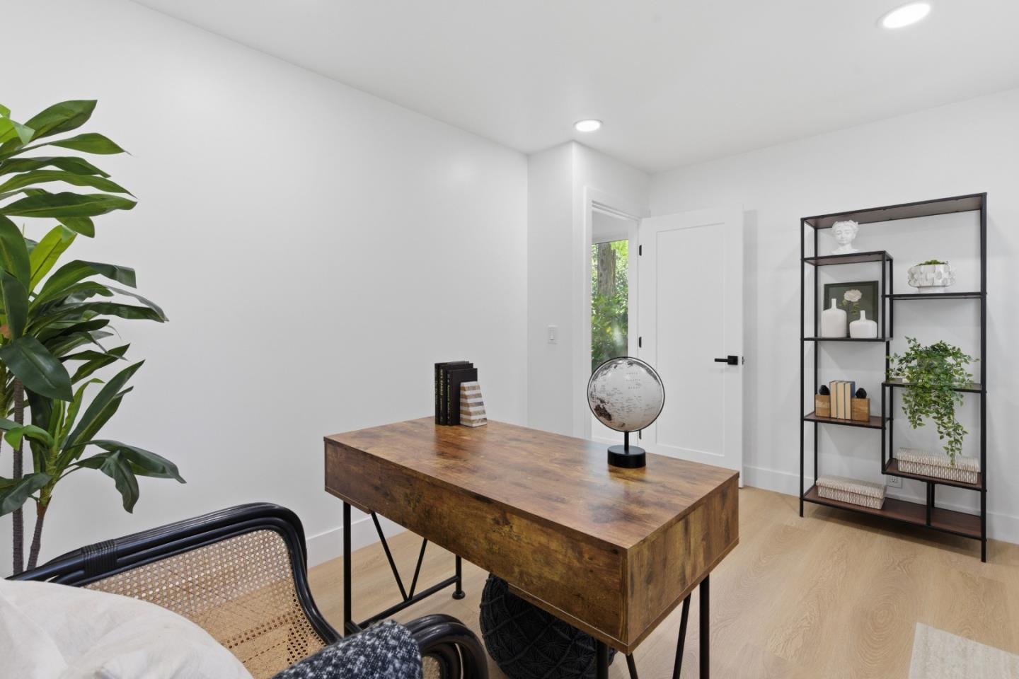 Detail Gallery Image 25 of 50 For 580 Green Manor Ct, Palo Alto,  CA 94301 - 3 Beds | 2 Baths