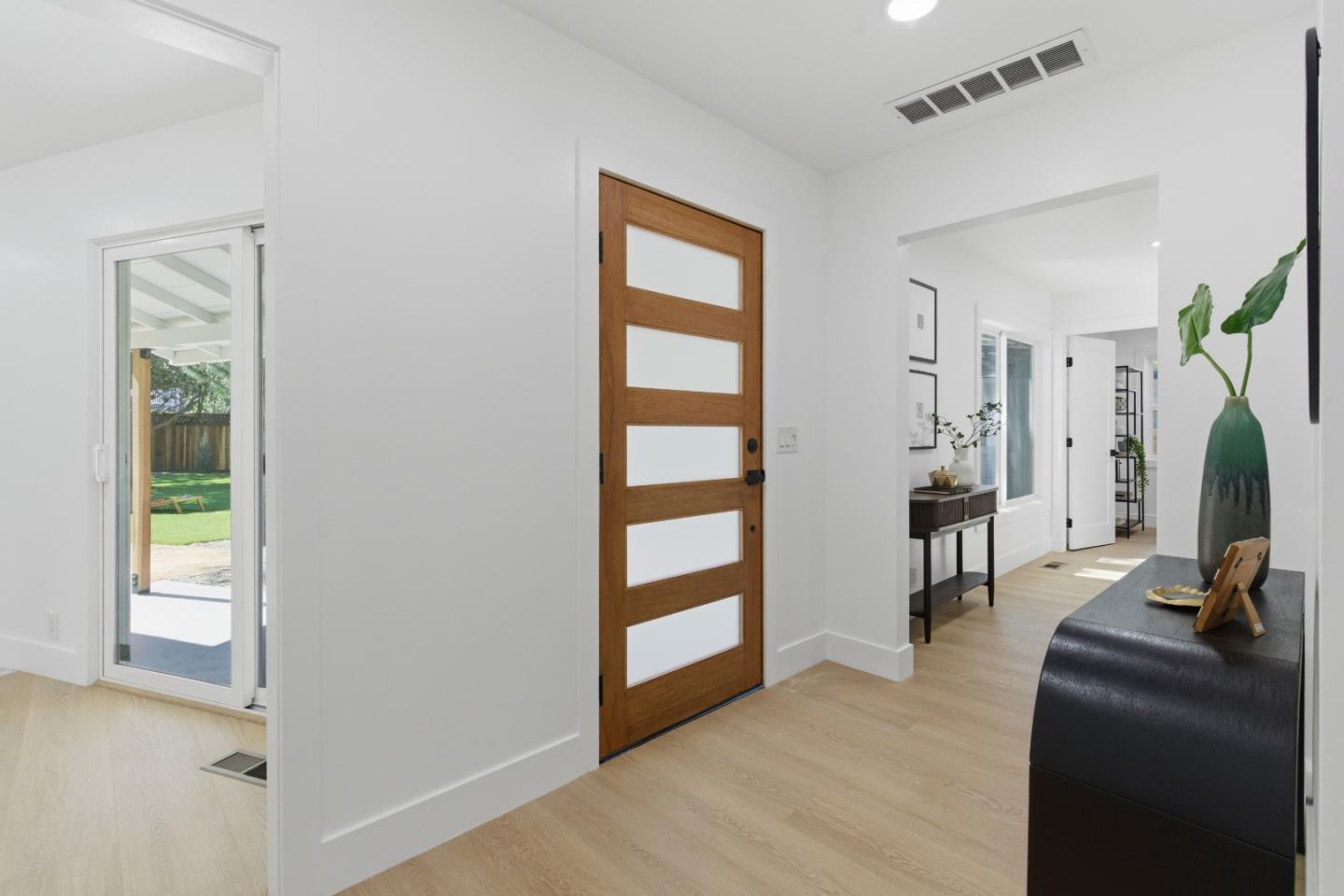 Detail Gallery Image 3 of 50 For 580 Green Manor Ct, Palo Alto,  CA 94301 - 3 Beds | 2 Baths