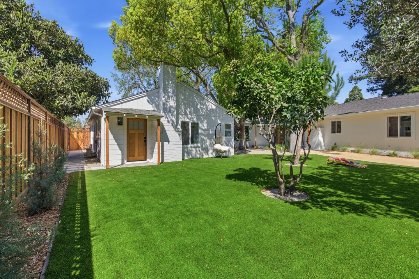 Detail Gallery Image 34 of 50 For 580 Green Manor Ct, Palo Alto,  CA 94301 - 3 Beds | 2 Baths