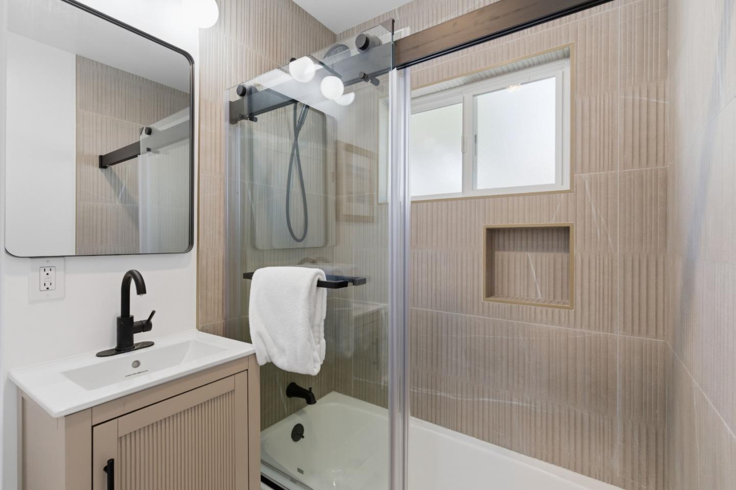 Detail Gallery Image 41 of 50 For 580 Green Manor Ct, Palo Alto,  CA 94301 - 3 Beds | 2 Baths