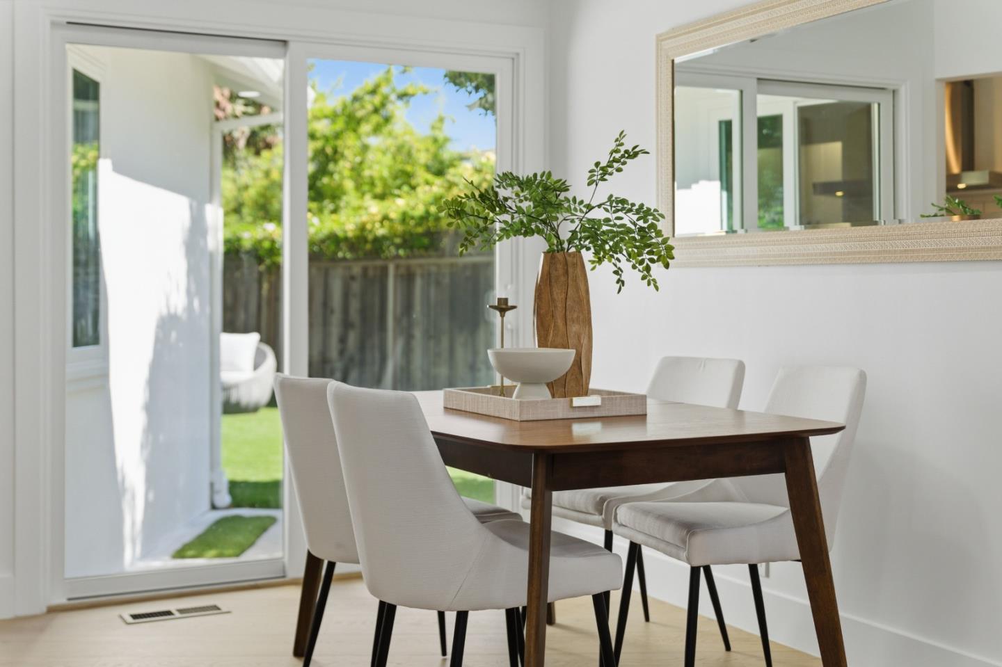 Detail Gallery Image 9 of 50 For 580 Green Manor Ct, Palo Alto,  CA 94301 - 3 Beds | 2 Baths