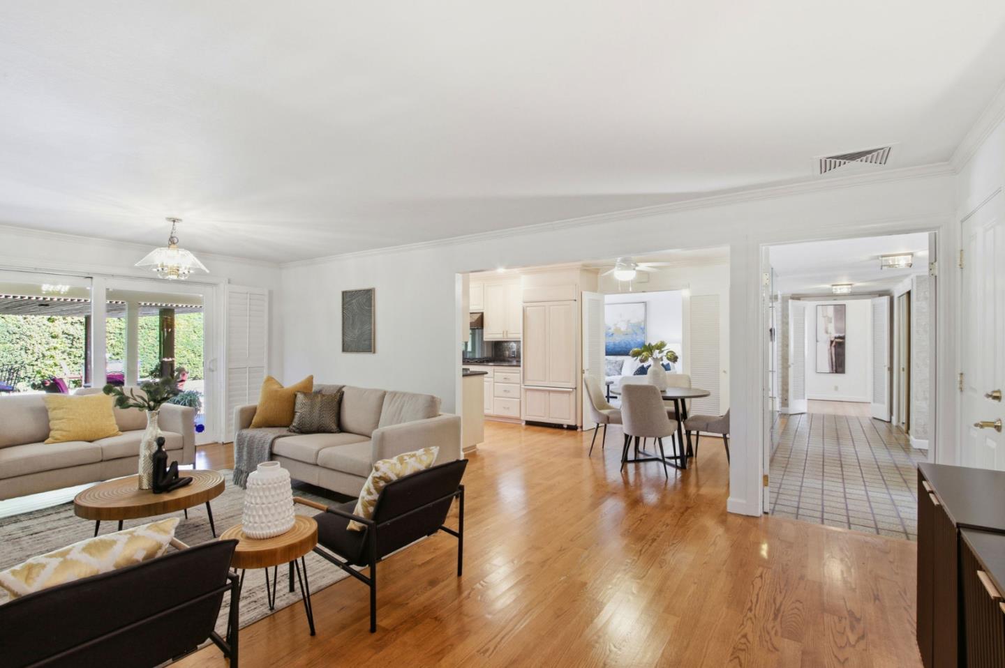 Detail Gallery Image 9 of 40 For 1141 Covington Rd, Los Altos,  CA 94024 - 3 Beds | 2/1 Baths