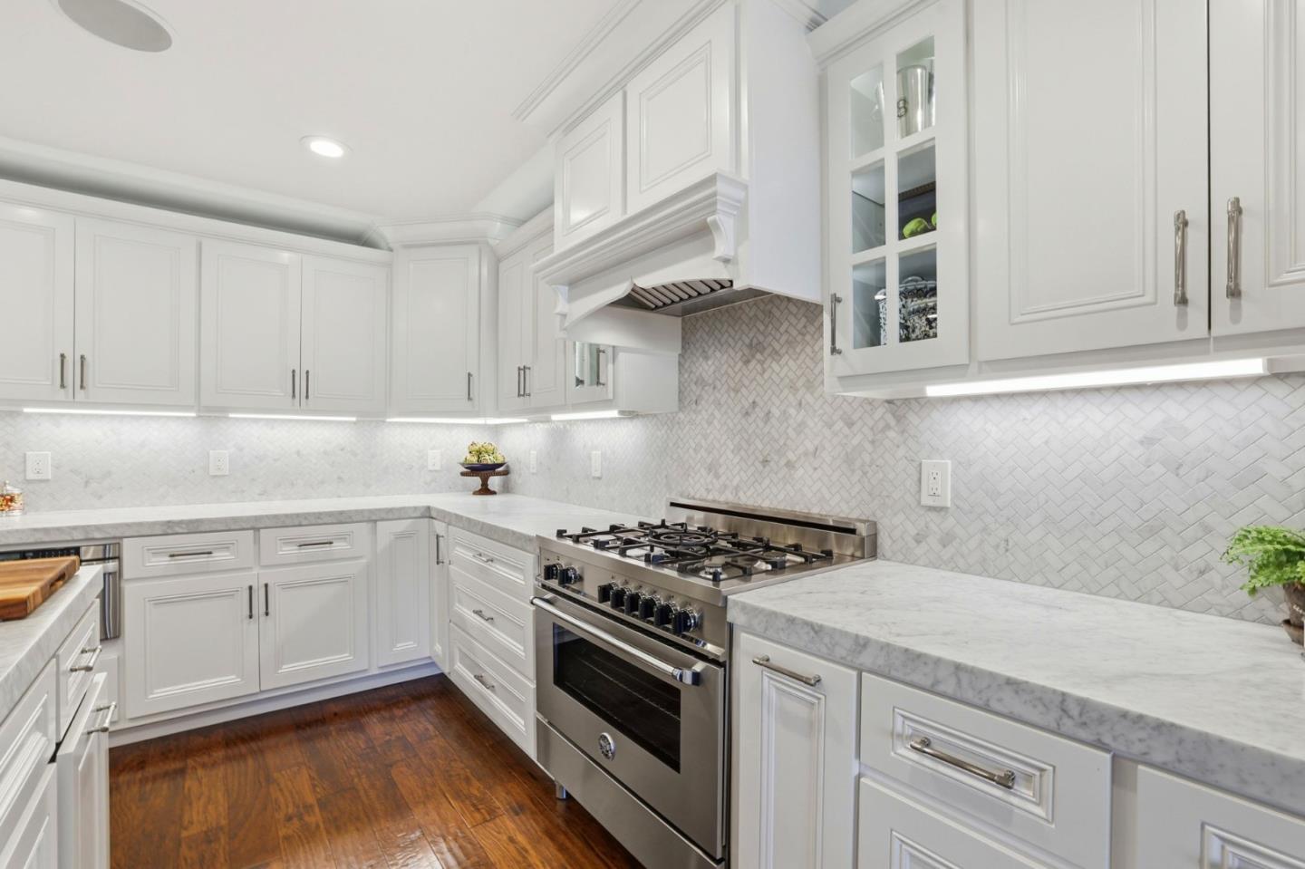 Detail Gallery Image 11 of 75 For 1152 Willow Glen Way, San Jose,  CA 95125 - 5 Beds | 5 Baths