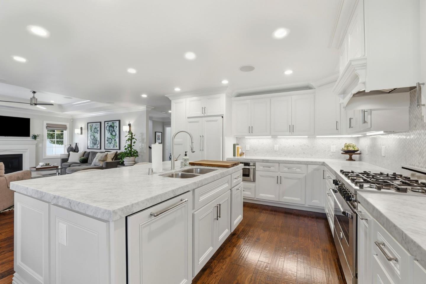 Detail Gallery Image 12 of 75 For 1152 Willow Glen Way, San Jose,  CA 95125 - 5 Beds | 5 Baths