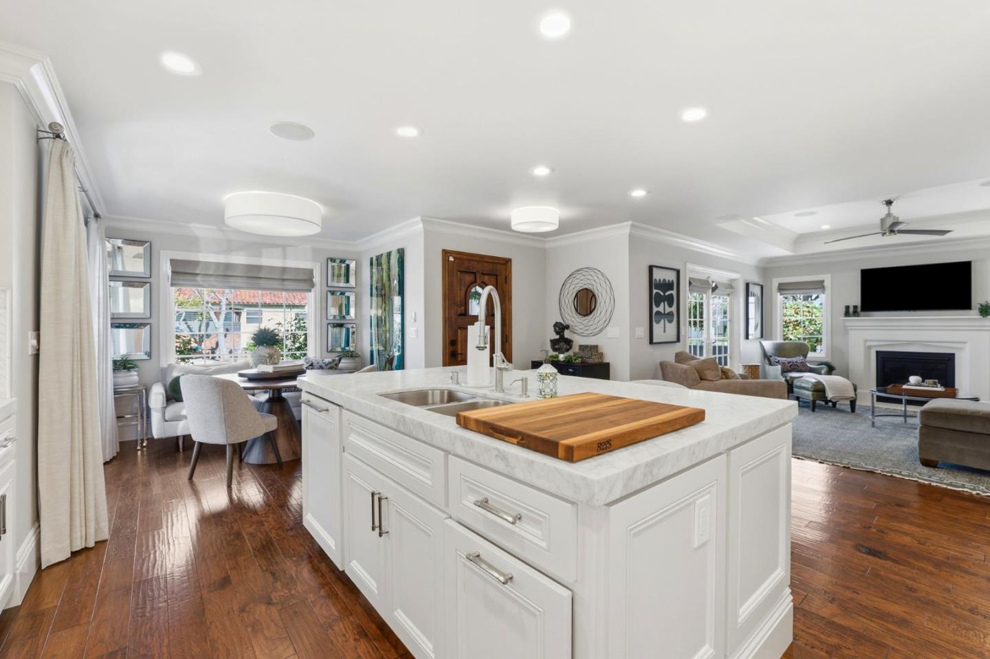 Detail Gallery Image 13 of 75 For 1152 Willow Glen Way, San Jose,  CA 95125 - 5 Beds | 5 Baths