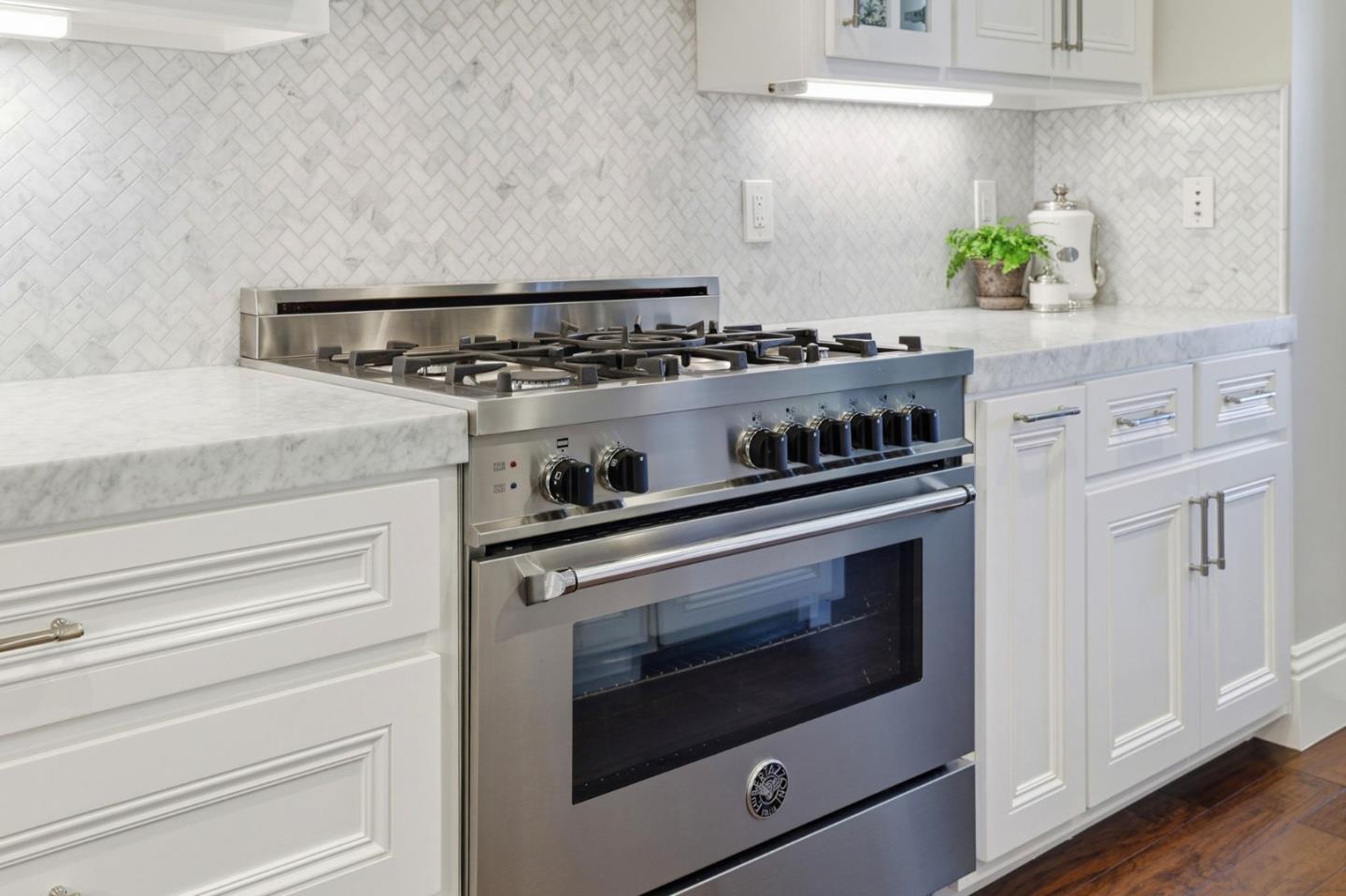 Detail Gallery Image 16 of 75 For 1152 Willow Glen Way, San Jose,  CA 95125 - 5 Beds | 5 Baths