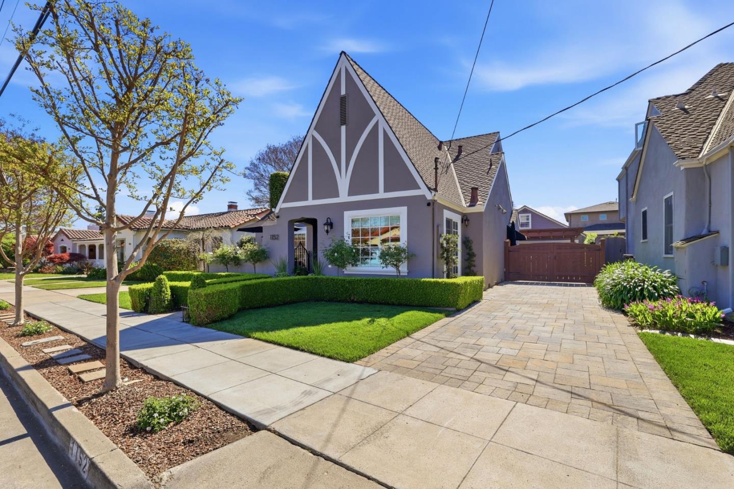 Detail Gallery Image 2 of 75 For 1152 Willow Glen Way, San Jose,  CA 95125 - 5 Beds | 5 Baths