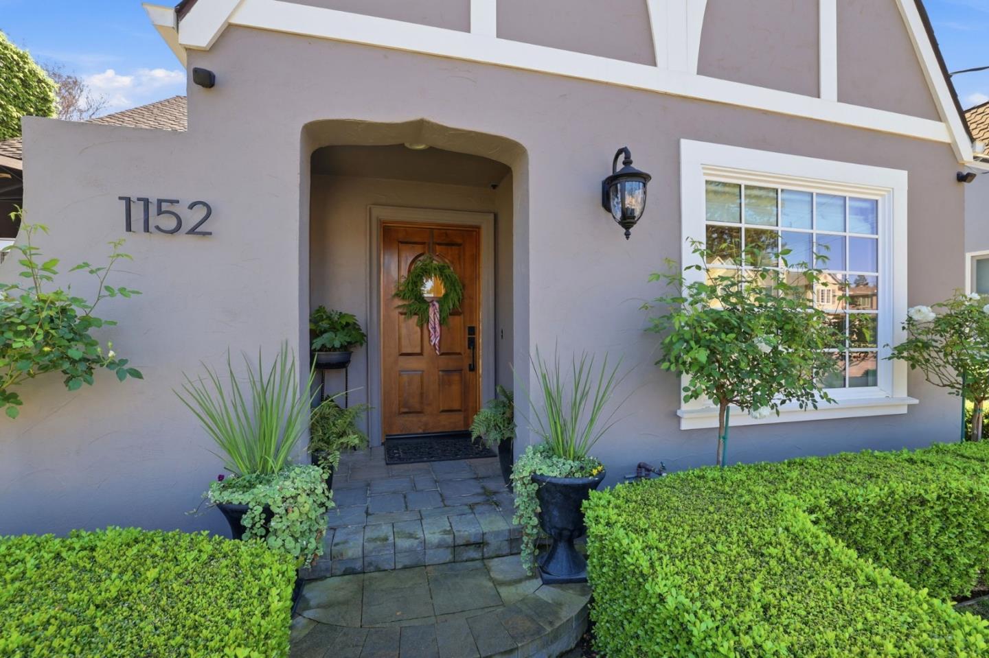 Detail Gallery Image 3 of 75 For 1152 Willow Glen Way, San Jose,  CA 95125 - 5 Beds | 5 Baths