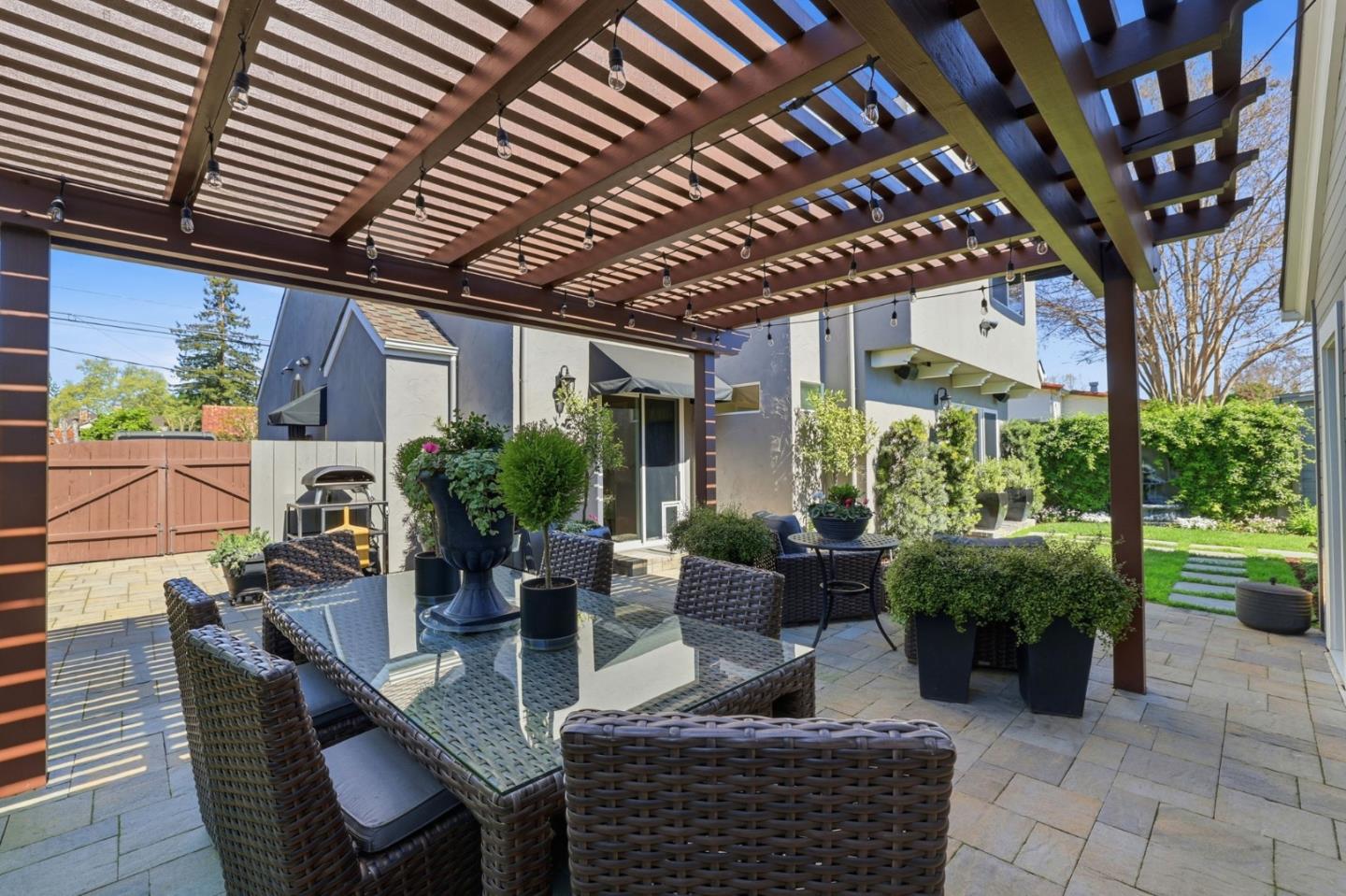 Detail Gallery Image 45 of 75 For 1152 Willow Glen Way, San Jose,  CA 95125 - 5 Beds | 5 Baths