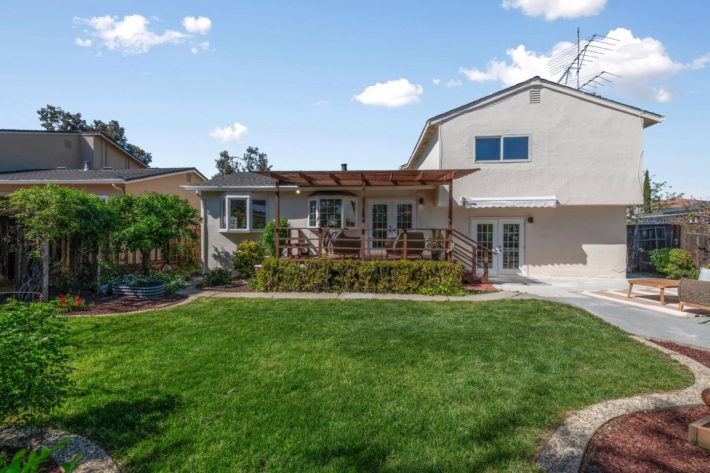 Detail Gallery Image 11 of 14 For 430 Hyde Park Dr, San Jose,  CA 95136 - 3 Beds | 2/1 Baths