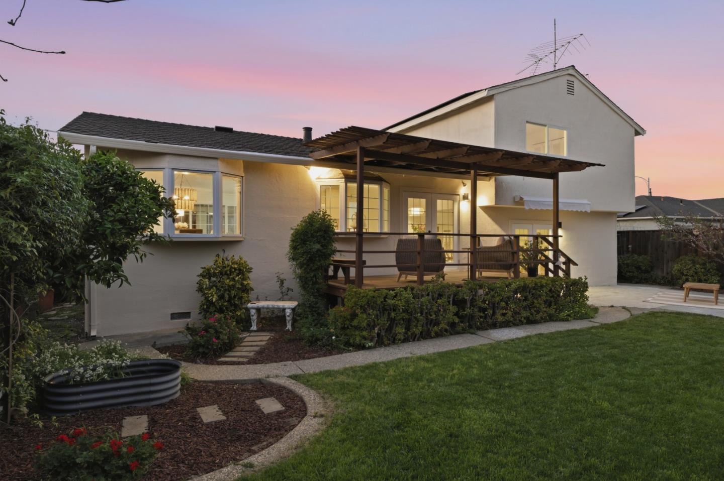 Detail Gallery Image 9 of 14 For 430 Hyde Park Dr, San Jose,  CA 95136 - 3 Beds | 2/1 Baths