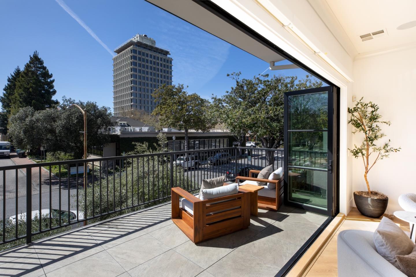 Detail Gallery Image 19 of 26 For 519 Webster St, Palo Alto,  CA 94301 - 8 Beds | 6/4 Baths