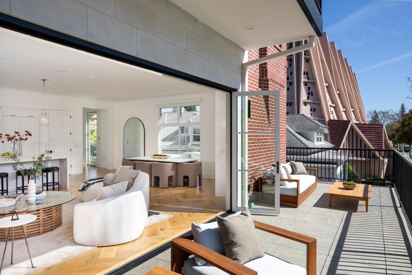 Detail Gallery Image 8 of 26 For 519 Webster St, Palo Alto,  CA 94301 - 8 Beds | 6/4 Baths