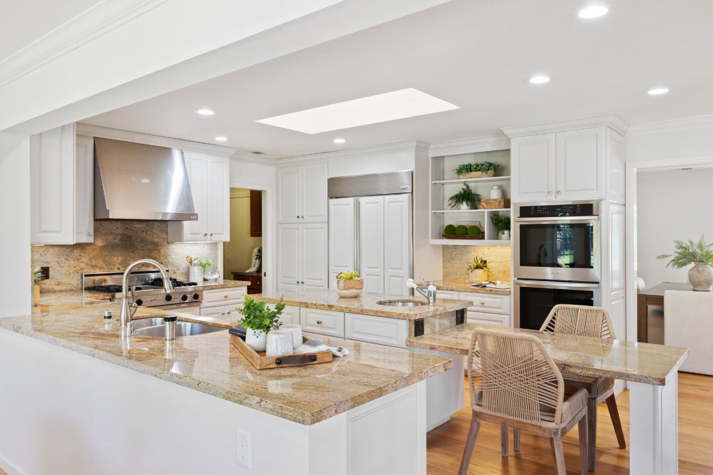 Detail Gallery Image 11 of 26 For 551 Hawthorne Ct, Los Altos,  CA 94024 - 3 Beds | 2 Baths