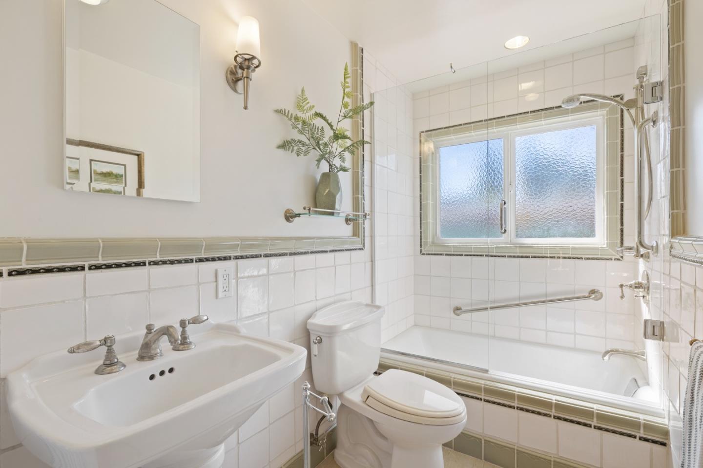 Detail Gallery Image 16 of 26 For 551 Hawthorne Ct, Los Altos,  CA 94024 - 3 Beds | 2 Baths