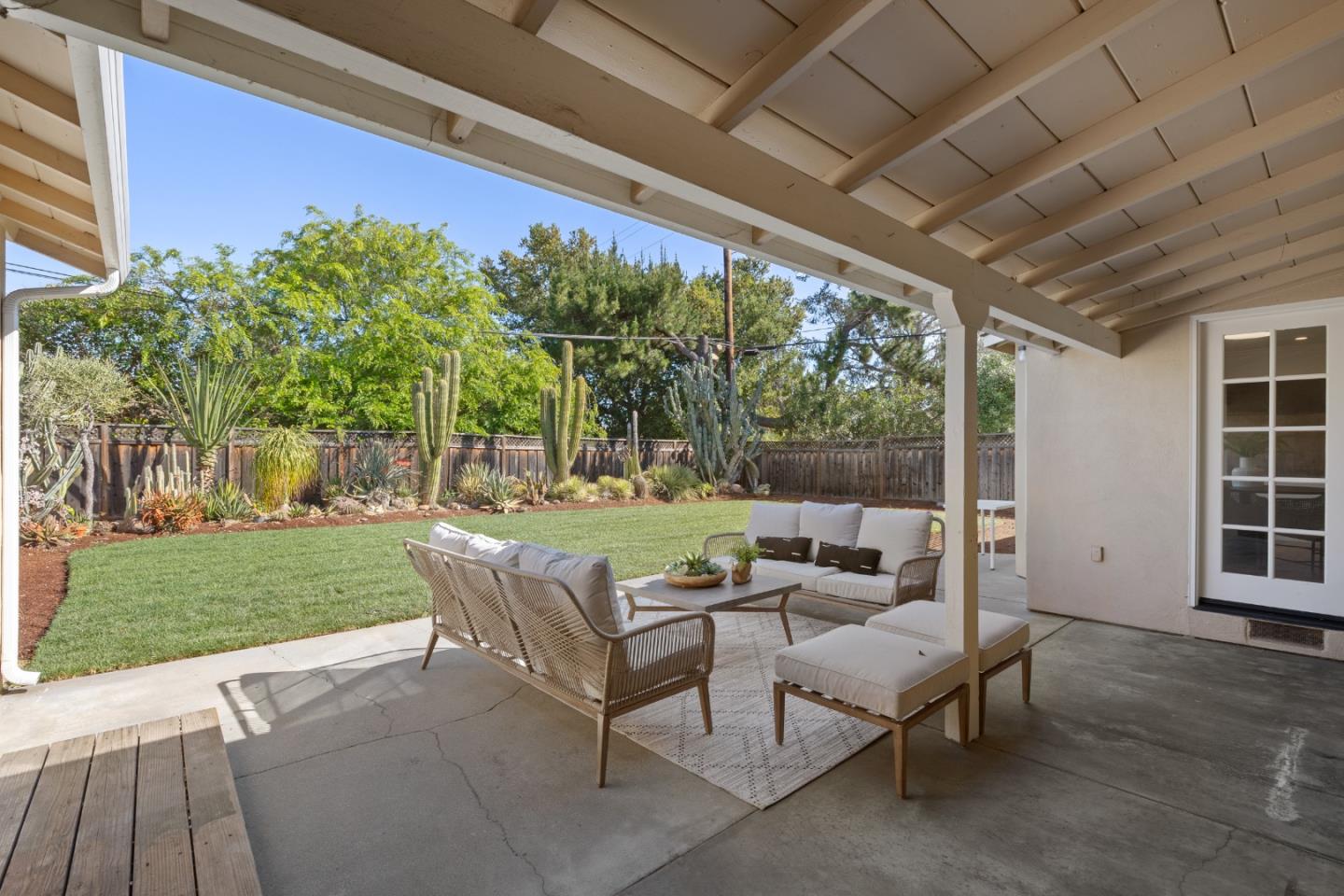 Detail Gallery Image 23 of 26 For 551 Hawthorne Ct, Los Altos,  CA 94024 - 3 Beds | 2 Baths