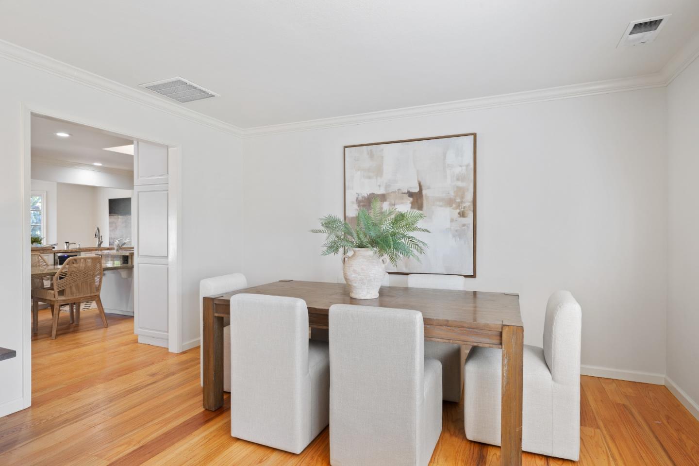 Detail Gallery Image 5 of 26 For 551 Hawthorne Ct, Los Altos,  CA 94024 - 3 Beds | 2 Baths