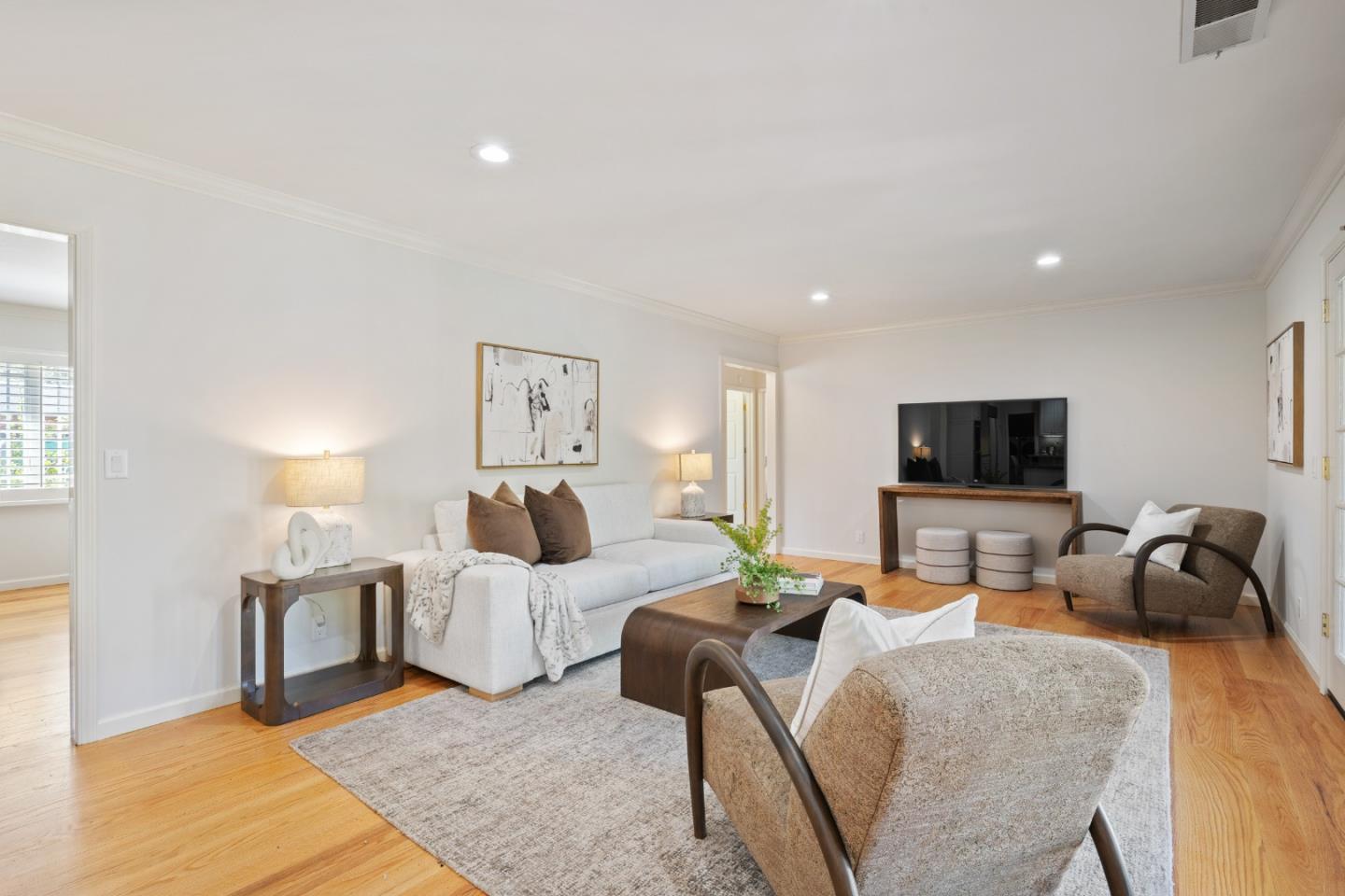 Detail Gallery Image 7 of 26 For 551 Hawthorne Ct, Los Altos,  CA 94024 - 3 Beds | 2 Baths