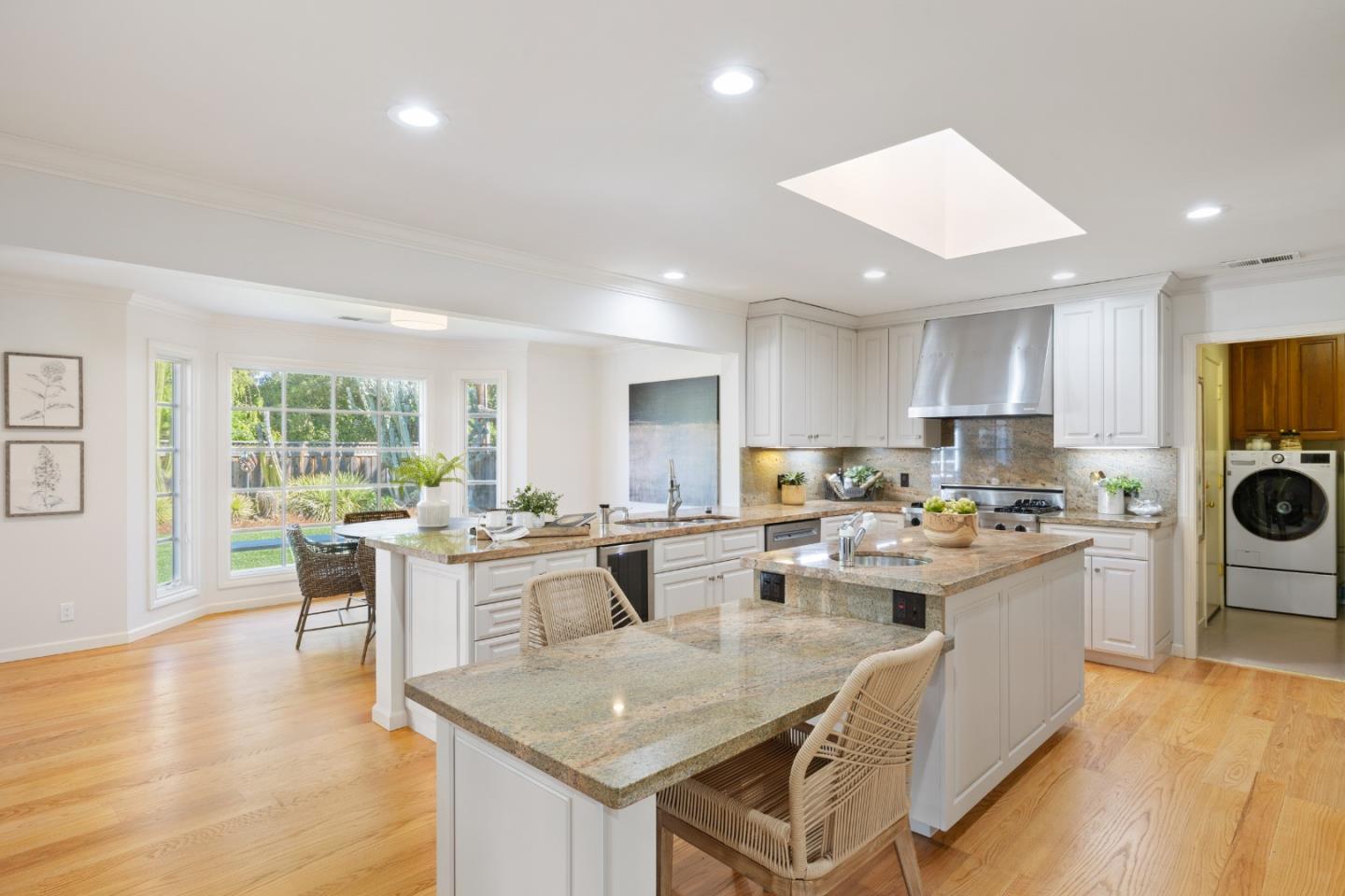 Detail Gallery Image 9 of 26 For 551 Hawthorne Ct, Los Altos,  CA 94024 - 3 Beds | 2 Baths