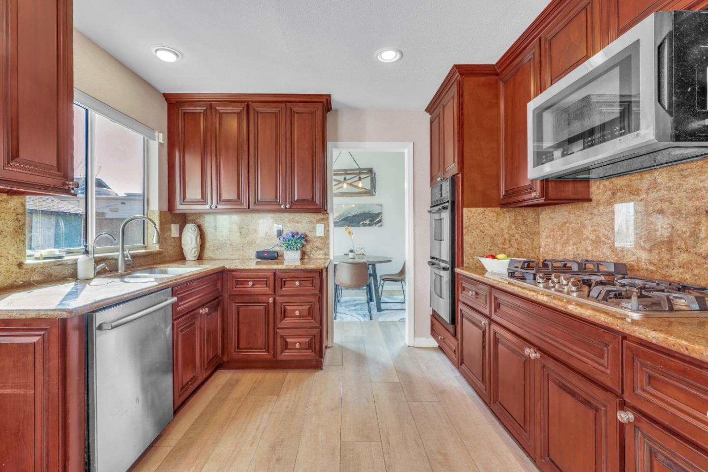 Detail Gallery Image 10 of 52 For 810 Coventry Cir, Brentwood,  CA 94513 - 4 Beds | 2/1 Baths