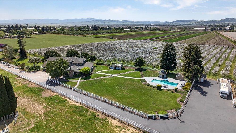 Detail Gallery Image 100 of 106 For 3465 Susie Ln, Gilroy,  CA 95020 - 4 Beds | 2/2 Baths