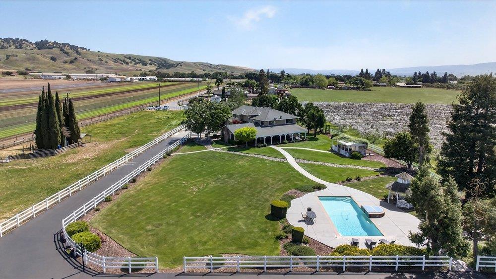 Detail Gallery Image 101 of 106 For 3465 Susie Ln, Gilroy,  CA 95020 - 4 Beds | 2/2 Baths