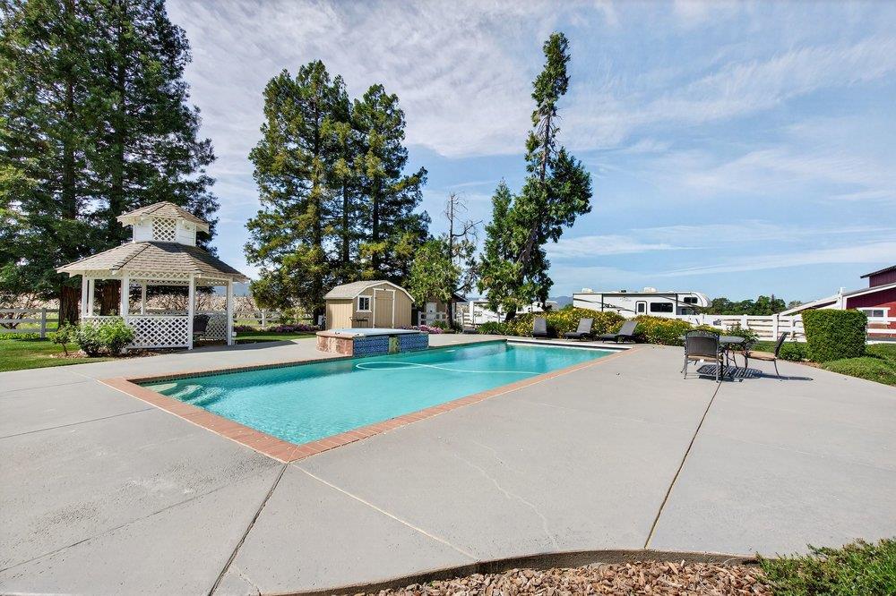 Detail Gallery Image 24 of 106 For 3465 Susie Ln, Gilroy,  CA 95020 - 4 Beds | 2/2 Baths