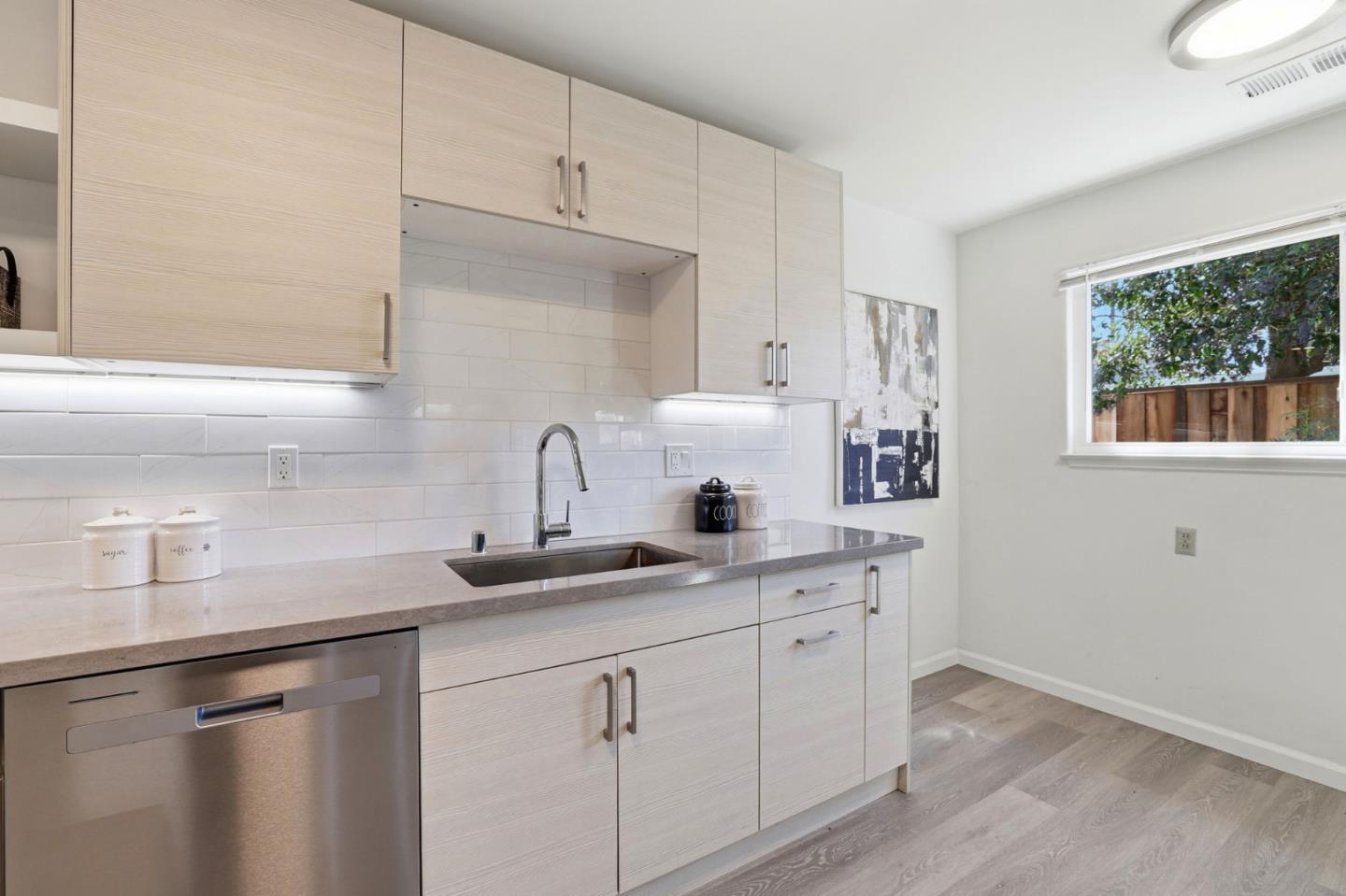 Detail Gallery Image 10 of 30 For 111-113 Nancy Ct, Mountain View,  CA 94041 - – Beds | – Baths