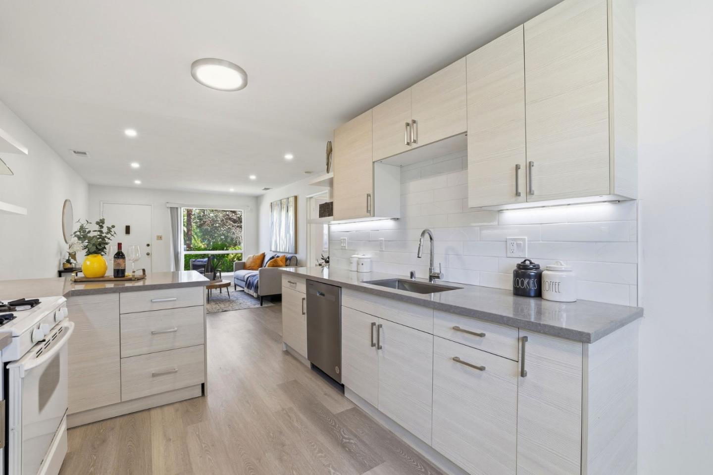 Detail Gallery Image 11 of 30 For 111-113 Nancy Ct, Mountain View,  CA 94041 - – Beds | – Baths