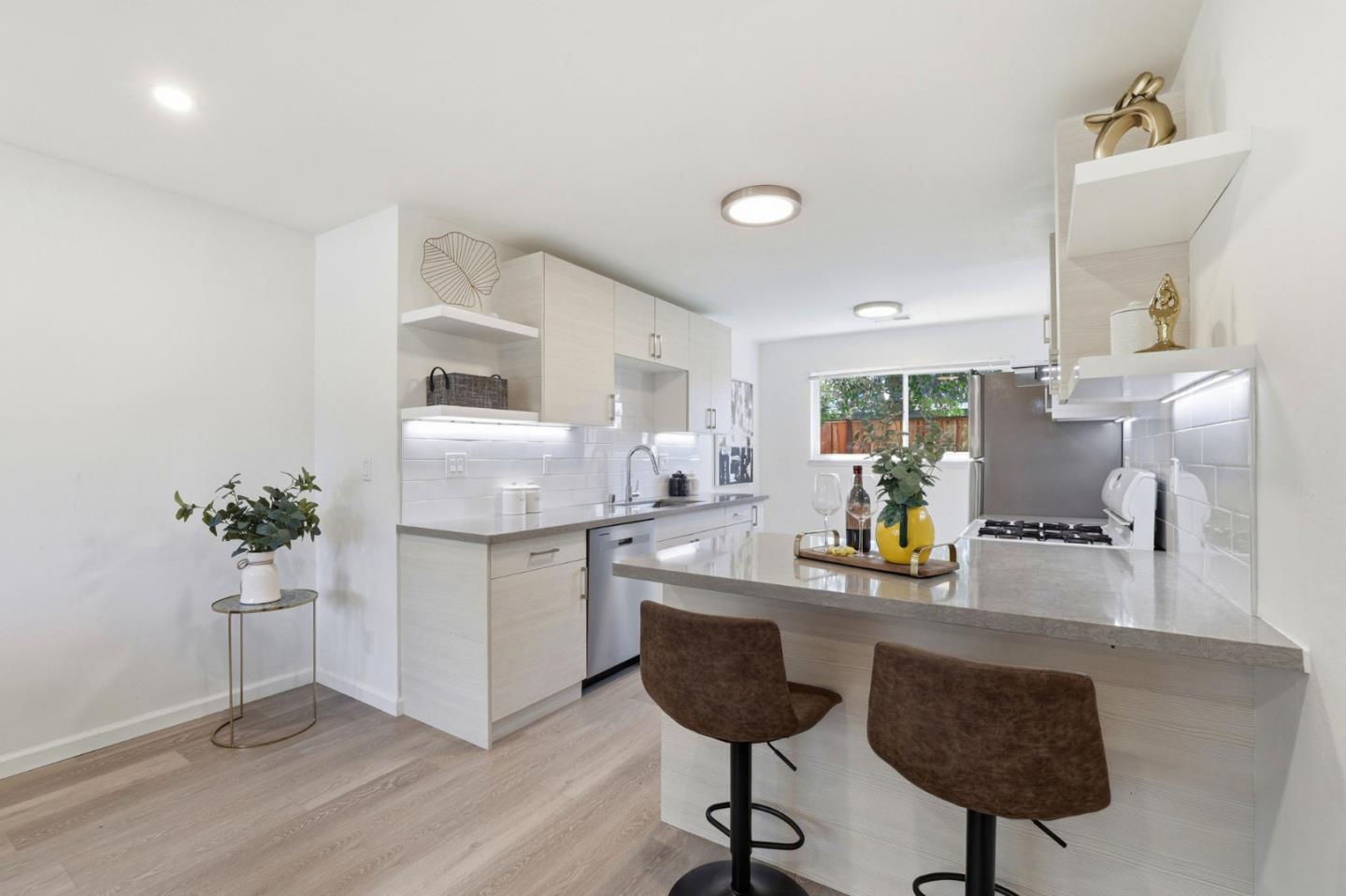 Detail Gallery Image 13 of 30 For 111-113 Nancy Ct, Mountain View,  CA 94041 - – Beds | – Baths