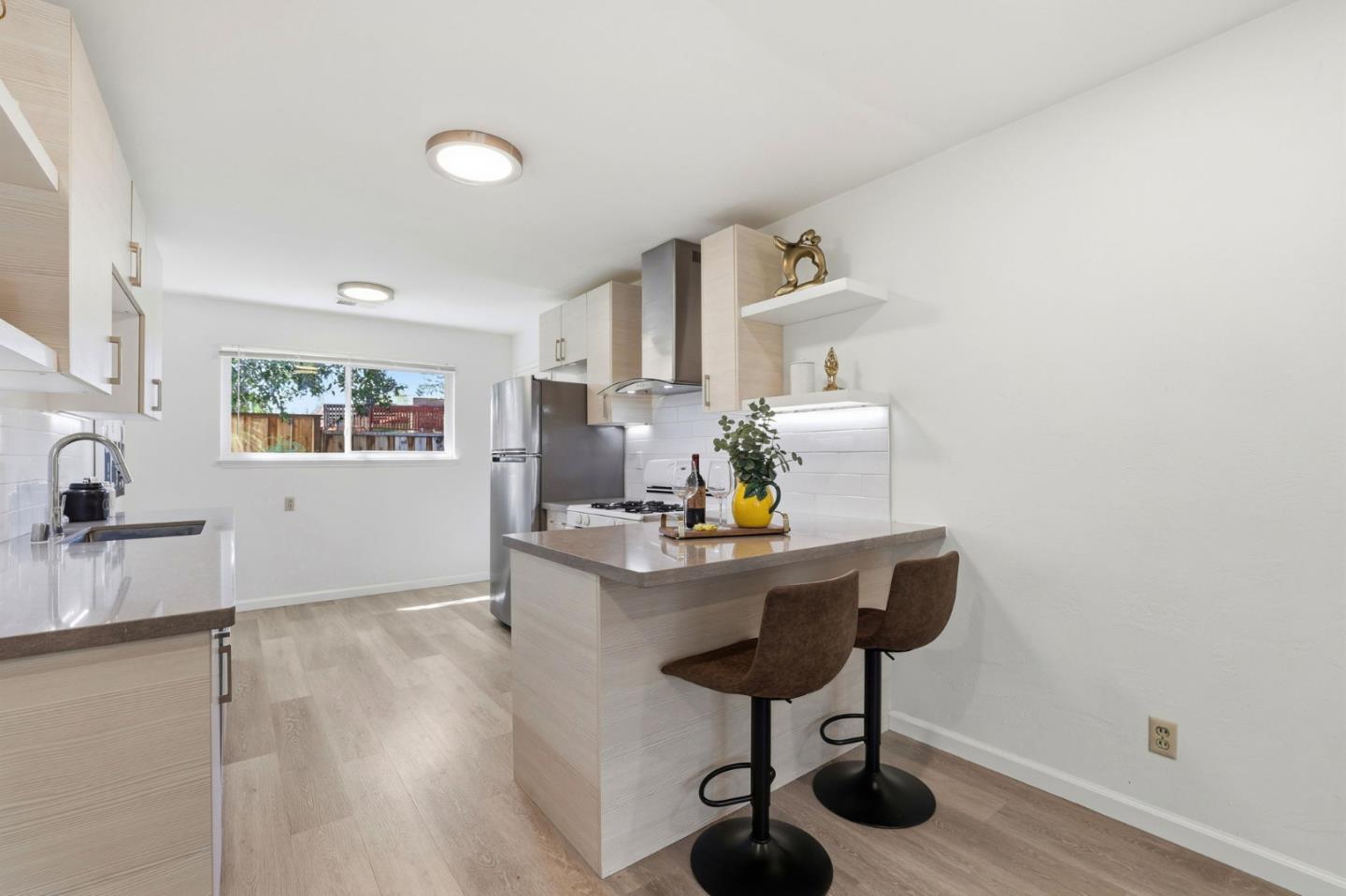 Detail Gallery Image 14 of 30 For 111-113 Nancy Ct, Mountain View,  CA 94041 - – Beds | – Baths