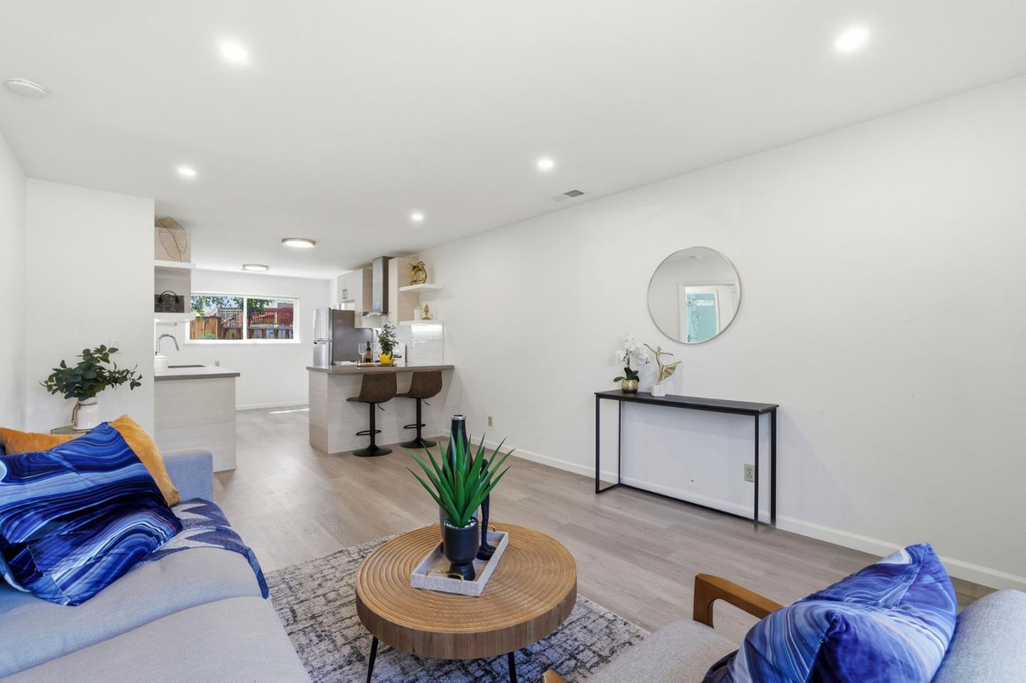 Detail Gallery Image 6 of 30 For 111-113 Nancy Ct, Mountain View,  CA 94041 - – Beds | – Baths