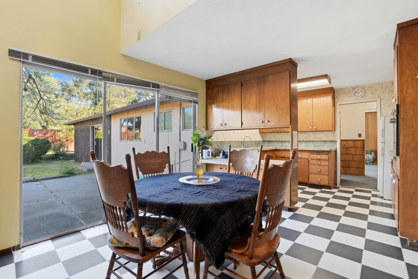 Detail Gallery Image 16 of 100 For 3505 Morningside Dr, El Sobrante,  CA 94803 - 6 Beds | 3/1 Baths