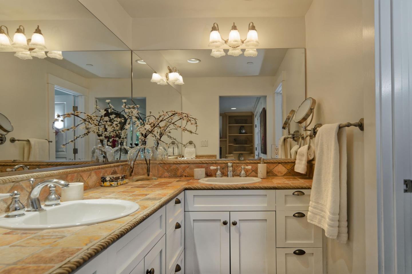 Detail Gallery Image 19 of 34 For 340 Willowbrook Dr, Portola Valley,  CA 94028 - 6 Beds | 4 Baths