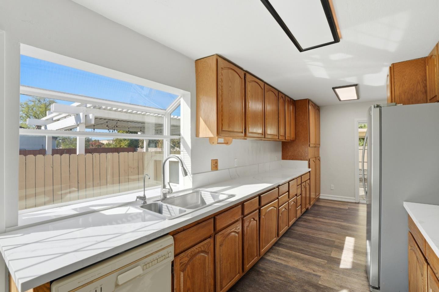 Detail Gallery Image 12 of 44 For 1454 Arlington Rd, Livermore,  CA 94551 - 3 Beds | 3 Baths