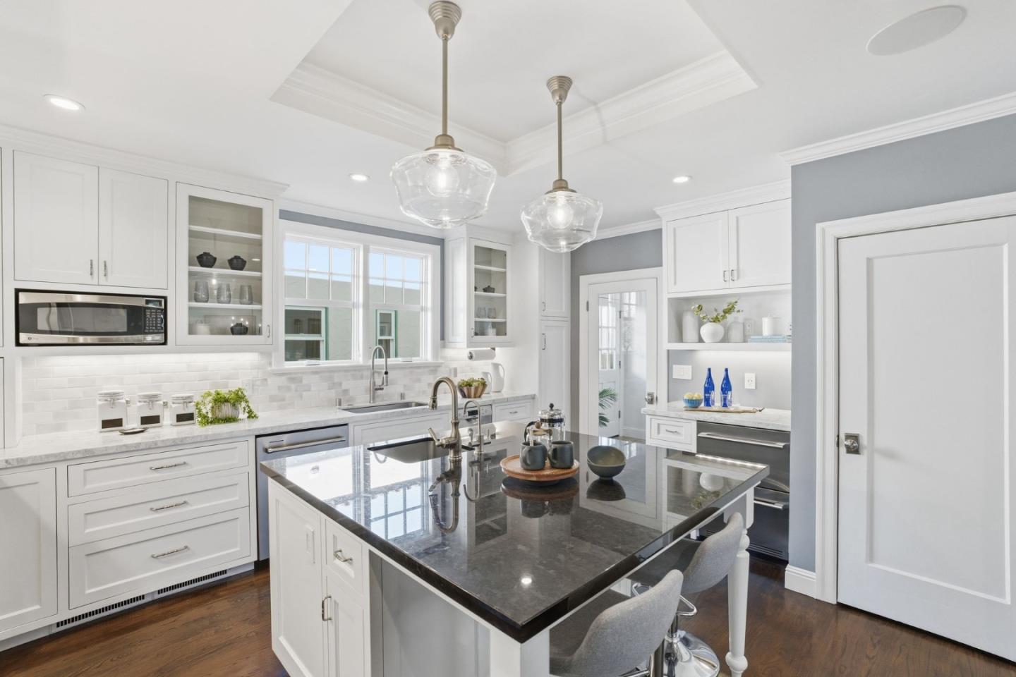 Detail Gallery Image 17 of 97 For 2105 Hillside Dr, Burlingame,  CA 94010 - 5 Beds | 4 Baths